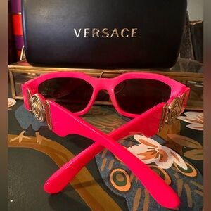 VERSACE Hot Pink Biggie Medusa Medallion Sunnies (NEW never worn) $500 retail